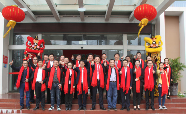 千秋偉業(yè)添錦繡 萬里鵬程展宏圖 —— 常青樹舞獅獻(xiàn)瑞賀新春，歡天喜地迎開工！