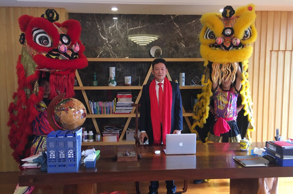 千秋偉業(yè)添錦繡 萬里鵬程展宏圖 —— 常青樹舞獅獻(xiàn)瑞賀新春，歡天喜地迎開工！